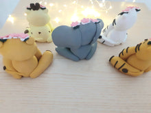 Load image into Gallery viewer, Cake topper giraffa, torta animali safari, torta nascita, torta battesimo