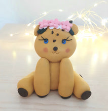 Load image into Gallery viewer, Cake topper leonessa, torta animali safari, torta nascita, torta battesimo