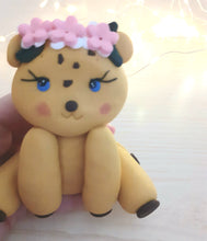 Load image into Gallery viewer, Cake topper leonessa, torta animali safari, torta nascita, torta battesimo
