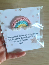Carica l'immagine nel visualizzatore di Gallery, Bomboniera arcobaleno, bomboniera battesimo, bomboniere nascita bimba, segnaposto battesimo SabrinaDesign