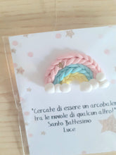 Carica l'immagine nel visualizzatore di Gallery, Bomboniera arcobaleno, bomboniera battesimo, bomboniere nascita bimba, segnaposto battesimo SabrinaDesign