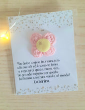 Carica l'immagine nel visualizzatore di Gallery, Bomboniera fiore, bomboniera battesimo, bomboniere nascita, bomboniera fiore calamita, margherita bomboniera SabrinaDesign