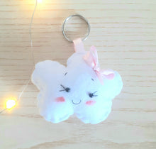 Carica l'immagine nel visualizzatore di Gallery, Bomboniera nuvola, bomboniera battesimo, nuvola feltro, nuvoletta portachiavi, nuvoletta nascita SabrinaDesign