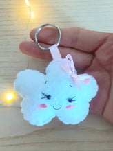 Carica l'immagine nel visualizzatore di Gallery, Bomboniera nuvola, bomboniera battesimo, nuvola feltro, nuvoletta portachiavi, nuvoletta nascita SabrinaDesign