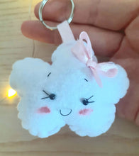 Carica l'immagine nel visualizzatore di Gallery, Bomboniera nuvola, bomboniera battesimo, nuvola feltro, nuvoletta portachiavi, nuvoletta nascita SabrinaDesign