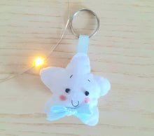 Load image into Gallery viewer, Bomboniera stellina, bomboniera battesimo, stella feltro, stella portachiavi, stellina nascita SabrinaDesign