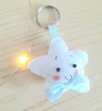 Load image into Gallery viewer, Bomboniera stellina, bomboniera battesimo, stella feltro, stella portachiavi, stellina nascita SabrinaDesign