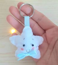 Load image into Gallery viewer, Bomboniera stellina, bomboniera battesimo, stella feltro, stella portachiavi, stellina nascita SabrinaDesign