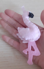 Load image into Gallery viewer, Bomboniera fenicottero, bomboniere nascita, ricordini compleanno bimba