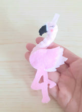 Load image into Gallery viewer, Bomboniera fenicottero, bomboniere nascita, ricordini compleanno bimba