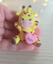 Load image into Gallery viewer, Bomboniera giraffa nascita, bomboniere battesimo bimba, bomboniere comunione