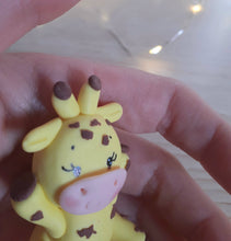 Load image into Gallery viewer, Bomboniera giraffa nascita, bomboniere battesimo bimba, bomboniere comunione