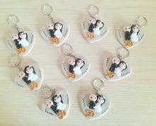 Load image into Gallery viewer, Bomboniera sposi portachiavi, bomboniere matrimonio personalizzate