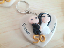 Load image into Gallery viewer, Bomboniera sposi portachiavi, bomboniere matrimonio personalizzate