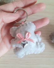 Carica l'immagine nel visualizzatore di Gallery, Bomboniera orsetto con cuore nascita battesimo