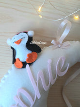 Carica l'immagine nel visualizzatore di Gallery, Fiocco nascita luna, fiocco nascita pinguini, fiocco nascita feltro, decorazione cameretta neonati