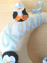 Carica l'immagine nel visualizzatore di Gallery, Fiocco nascita luna, fiocco nascita pinguini, fiocco nascita feltro, decorazione cameretta neonati