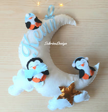 Carica l'immagine nel visualizzatore di Gallery, Fiocco nascita luna, fiocco nascita pinguini, fiocco nascita feltro, decorazione cameretta neonati