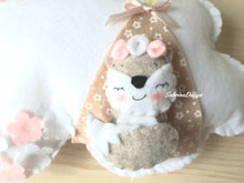 Carica l'immagine nel visualizzatore di Gallery, Fiocco nascita nuvola, fiocco nascita volpe, fiocco nascita feltro, decorazione cameretta neonati