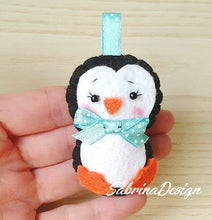 Carica l'immagine nel visualizzatore di Gallery, Bomboniera pinguino, bomboniera battesimo bimbo SabrinaDesign