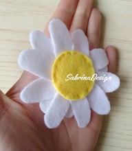 Carica l'immagine nel visualizzatore di Gallery, Bomboniera margherita, bomboniere nascita, bomboniere battesimo, bomboniera fiore SabrinaDesign