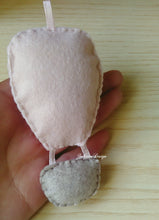 Carica l'immagine nel visualizzatore di Gallery, Bomboniera mongolfiera bimba, bomboniere battesimo, mongolfiera nascita SabrinaDesign