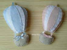 Carica l'immagine nel visualizzatore di Gallery, Bomboniera mongolfiera bimba, bomboniere battesimo, mongolfiera nascita SabrinaDesign