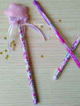 Carica l'immagine nel visualizzatore di Gallery, Bacchetta matita unicorno, festa unicorno, compleanno unicorno, bacchetta magica stella SabrinaDesign