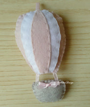 Carica l'immagine nel visualizzatore di Gallery, Bomboniera mongolfiera bimba, bomboniere battesimo, mongolfiera nascita SabrinaDesign