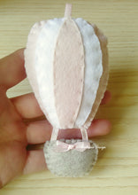 Carica l'immagine nel visualizzatore di Gallery, Bomboniera mongolfiera bimba, bomboniere battesimo, mongolfiera nascita SabrinaDesign