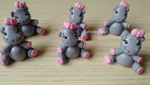 Carica l'immagine nel visualizzatore di Gallery, Bomboniera ippopotamo, bomboniera comunione bimba, bomboniera battesimo, bomboniere animali SabrinaDesign
