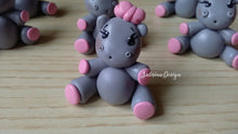 Carica l'immagine nel visualizzatore di Gallery, Bomboniera ippopotamo, bomboniera comunione bimba, bomboniera battesimo, bomboniere animali SabrinaDesign
