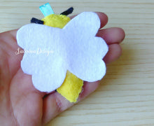 Carica l'immagine nel visualizzatore di Gallery, Bomboniera ape, bomboniere nascita, bomboniere battesimo SabrinaDesign