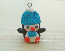 Carica l'immagine nel visualizzatore di Gallery, Ciondolo pinguino, addobbi natalizi, addobbi albero Natale SabrinaDesign