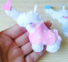 Carica l'immagine nel visualizzatore di Gallery, Bomboniera elefante, bomboniera nascita bimbo, bomboniere battesimo SabrinaDesign