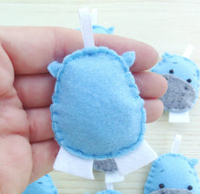 Load image into Gallery viewer, Bomboniera ippopotamo, ippopotamo feltro, bomboniere battesimo, bomboniere animali, bomboniere feltro SabrinaDesign