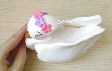 Load image into Gallery viewer, Cake topper cigno, cake topper battesimo, topper comunione, festa tema cigno SabrinaDesign