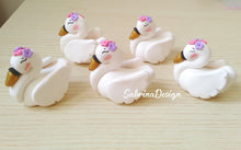 Carica l'immagine nel visualizzatore di Gallery, Bomboniera cigno, bomboniera battesimo, ricordino compleanno SabrinaDesign