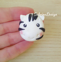 Carica l'immagine nel visualizzatore di Gallery, Bomboniera zebra, bomboniere nascita, bomboniere battesimo, bomboniere comunione, animali safari fimo, compleanno safari SabrinaDesign