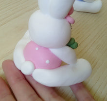 Load image into Gallery viewer, Cake topper coniglio Pasqua, coniglio Pasqua, topper nascita, coniglio Pasqua, torta Pasqua, compleanno cake topper animali SabrinaDesign