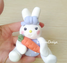 Load image into Gallery viewer, Cake topper coniglio Pasqua, topper nascita, torta Pasqua SabrinaDesign