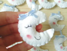 Carica l'immagine nel visualizzatore di Gallery, Bomboniera luna bimbo, bomboniere battesimo, bomboniere nascita SabrinaDesign