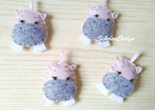 Carica l'immagine nel visualizzatore di Gallery, Bomboniera ippopotamo bimba, bomboniera nascita, bomboniere battesimo, bomboniere animali SabrinaDesign