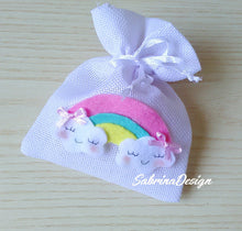 Carica l'immagine nel visualizzatore di Gallery, Sacchetto bomboniera arcobaleno, sacchetto arcobaleno, bomboniera battesimo, sacchetti confetti, bomboniere nascita, bomboniera arcobaleno SabrinaDesign