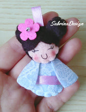 Carica l'immagine nel visualizzatore di Gallery, Bomboniera kokeshi, bomboniera battesimo, bomboniere nascita, bomboniere comunione SabrinaDesign