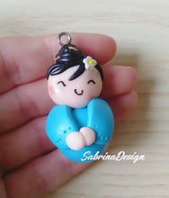 Carica l'immagine nel visualizzatore di Gallery, Bomboniera kokeshi, bomboniera giapponese, bomboniere nascita, battesimo kokeshi, bomboniera comunione, compleanno giappone SabrinaDesign