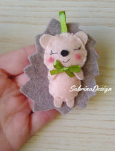 Load image into Gallery viewer, Bomboniera riccio bimbo, bomboniere battesimo, bomboniere nascita SabrinaDesign