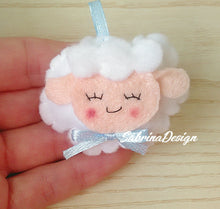 Load image into Gallery viewer, Bomboniera pecorella bimbo, bomboniera battesimo SabrinaDesign