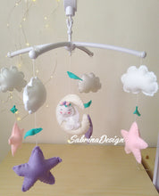 Load image into Gallery viewer, Giostrina culla coniglietto, giostrina con musica, giostrina luna e stelle