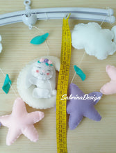 Load image into Gallery viewer, Giostrina culla coniglietto, giostrina con musica, giostrina luna e stelle